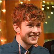 I have an excellent native level of English, used to improve a student's grammar and spoken language skills